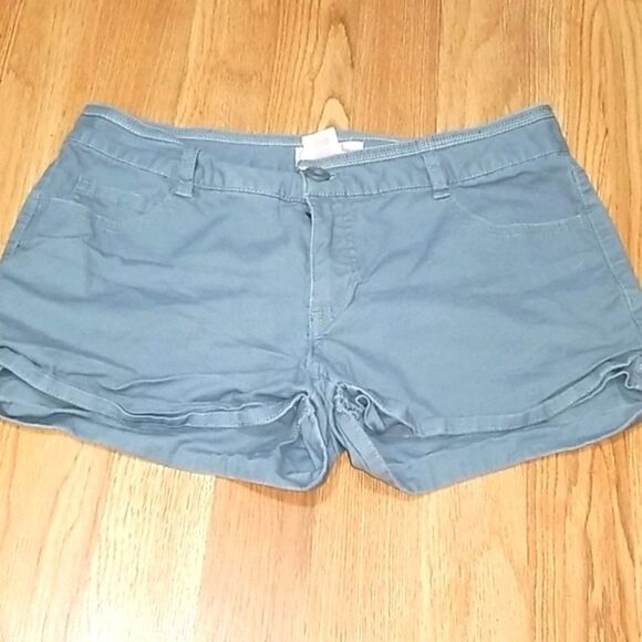 OP Size 9 Khaki Shorts - Picture 1 of 3